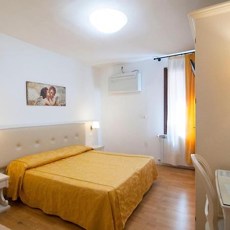 Albergo ai Tolentini Venesia Bagian luar foto